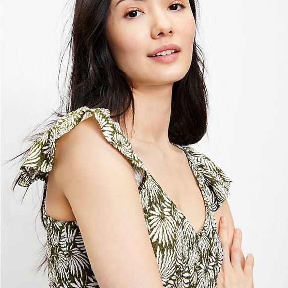 Loft Ann Taylor Leafed Ruffle V-Neck Tank Top - Picture 2 of 6